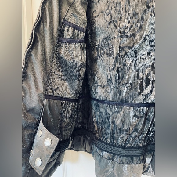 Fur-hooded ski & snow jacket from A Diamond in the Snow, size 4 - Picture 8 of 16